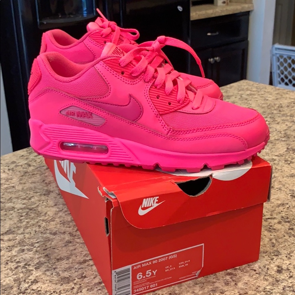 Nike AirMax 90 hyper pink limited release